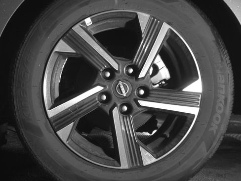 Used 2025 Nissan Sentra SV image 14