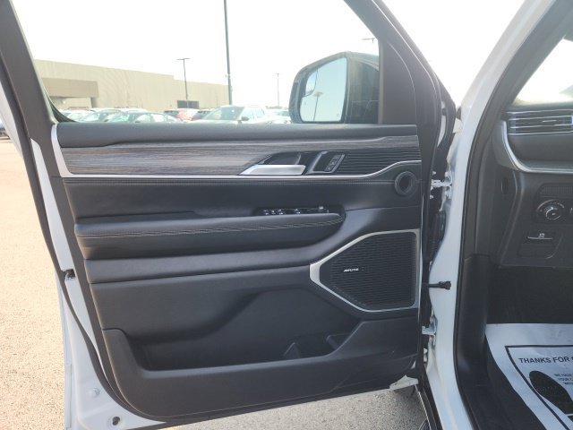 Used 2024 Jeep Wagoneer L Series II w/ Flexible Seating Group AWD/4WD image 25