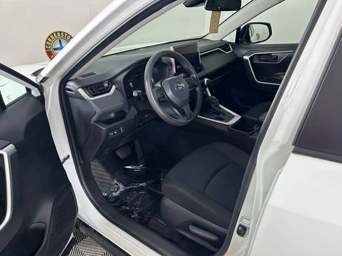 Used 2025 Toyota RAV4 LE AWD/4WD image 8