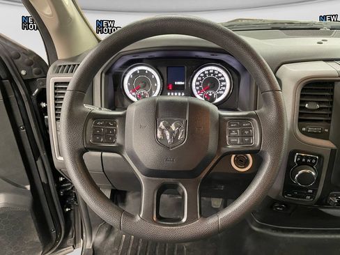Used 2018 RAM 1500 Express w/ Black Ram 1500 Express Group AWD/4WD image 11
