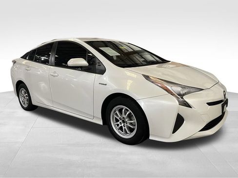 Used 2016 Toyota Prius Two image 7