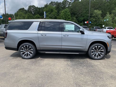 New 2025 Chevrolet Suburban High Country image 2