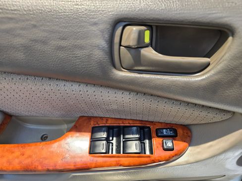 Used 2010 Toyota Sienna LE FWD image 21