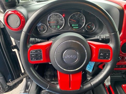 Used 2018 Jeep Wrangler Unlimited Rubicon w/ Connectivity Group image 10