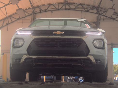 Used 2023 Chevrolet TrailBlazer ACTIV w/ Sun and Liftgate Package image 4