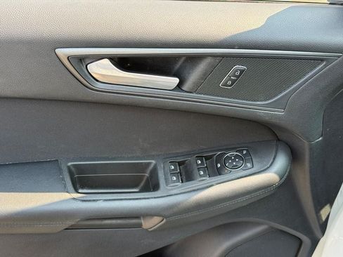 Used 2019 Ford Edge SE FWD image 16