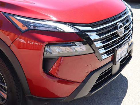 Used 2024 Nissan Rogue S FWD image 9