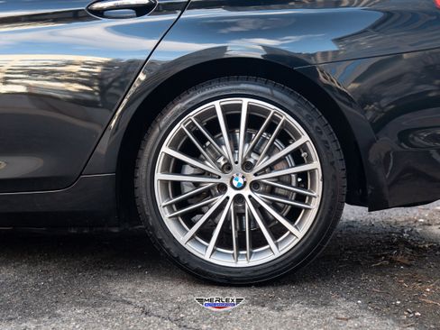 Used 2018 BMW 530e w/ Premium Package 2 RWD image 12