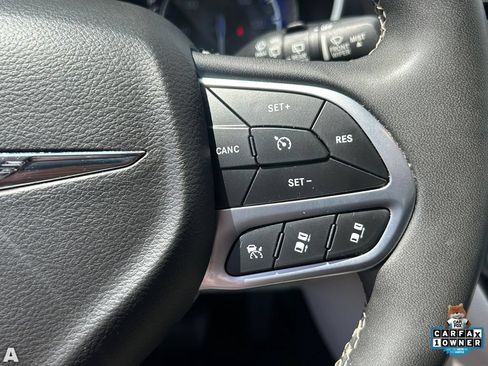 Certified 2024 Chrysler Pacifica Touring-L FWD image 30