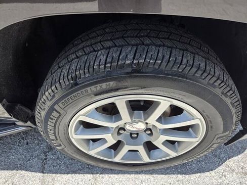 Used 2017 GMC Yukon Denali RWD image 25