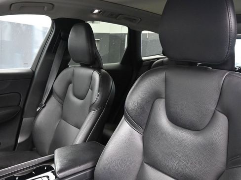 Used 2019 Volvo XC60 T5 Momentum w/ Premium Package image 27