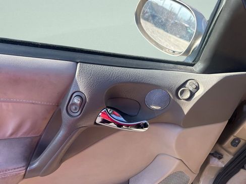 Used 2004 Saturn L-Series L300 image 14