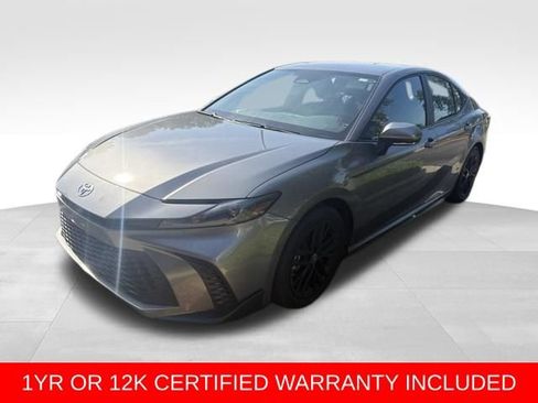 Used 2025 Toyota Camry SE FWD image 1
