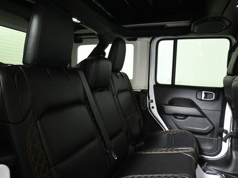 Used 2021 Jeep Wrangler Unlimited Sahara image 32