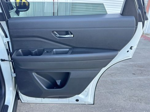 Used 2022 Nissan Pathfinder S image 40