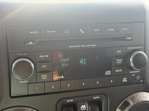 Used 2012 Jeep Wrangler Unlimited Sport image 27