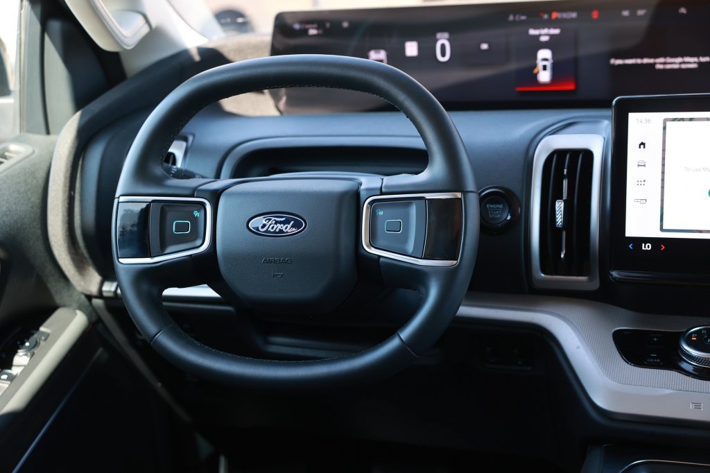 Used 2025 Ford Expedition Active RWD image 30