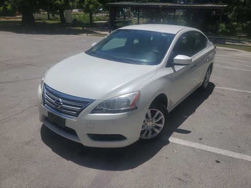 Used 2014 Nissan Sentra SV FWD image 2