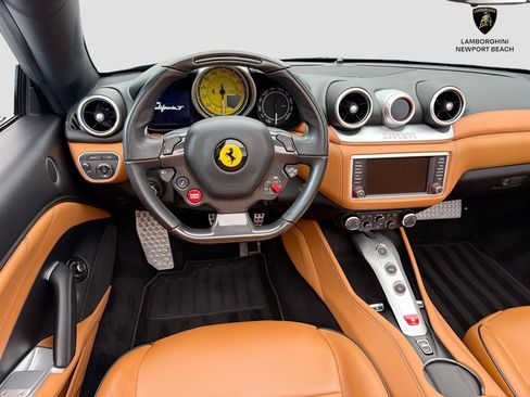 Used 2015 Ferrari California T RWD image 41