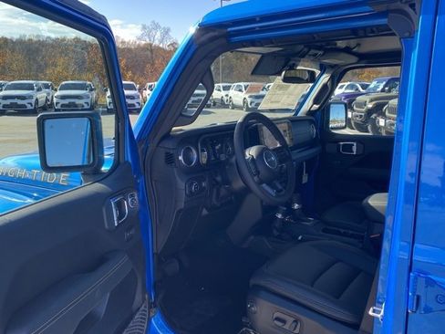 New 2025 Jeep Gladiator High Tide image 14