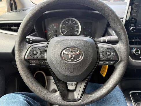 Used 2020 Toyota Corolla LE FWD image 16