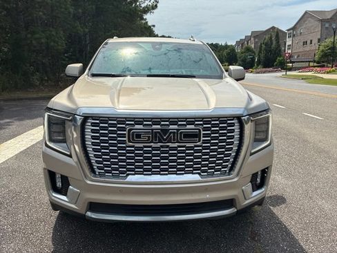 Used 2021 GMC Yukon Denali w/ Denali Premium Package AWD/4WD image 5