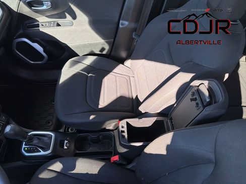 Used 2018 Jeep Renegade Latitude w/ Popular Equipment Group image 38