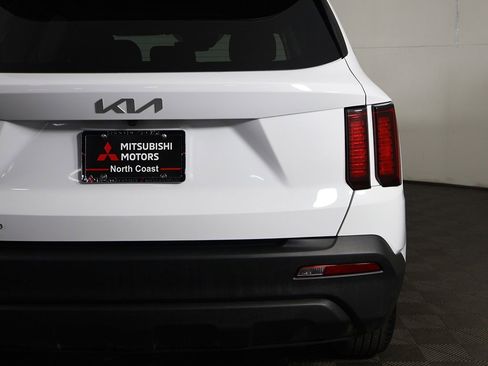 Used 2023 Kia Sorento LX image 15