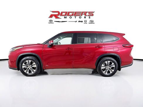Used 2022 Toyota Highlander XLE image 9