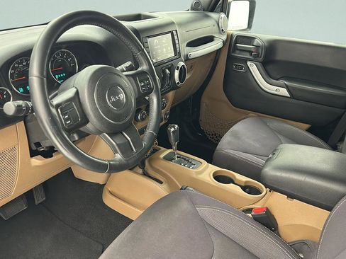 Used 2013 Jeep Wrangler Unlimited Sahara AWD/4WD image 14