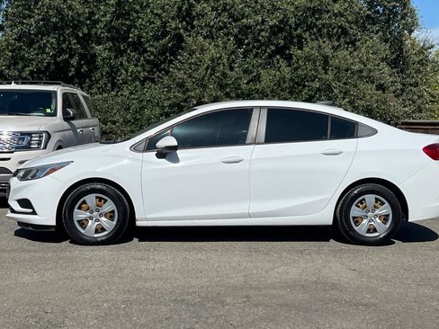 Used 2017 Chevrolet Cruze LS FWD image 7