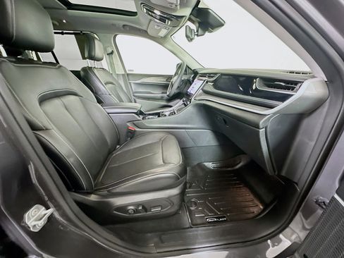 Used 2022 Jeep Grand Cherokee Limited 4xe w/ Luxury Tech Group II image 32