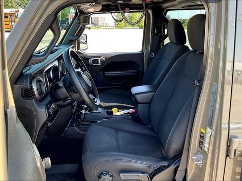 Used 2020 Jeep Gladiator Sport AWD/4WD image 22