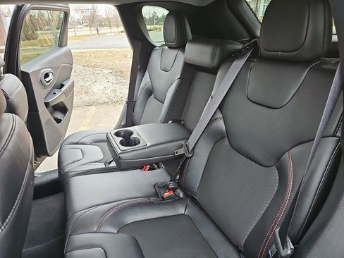 Used 2022 Jeep Cherokee Trailhawk w/ Comfort/Convenience Group image 14