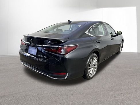 Used 2022 Lexus ES 250 Ultra Luxury w/ Accessory Package 2 image 38