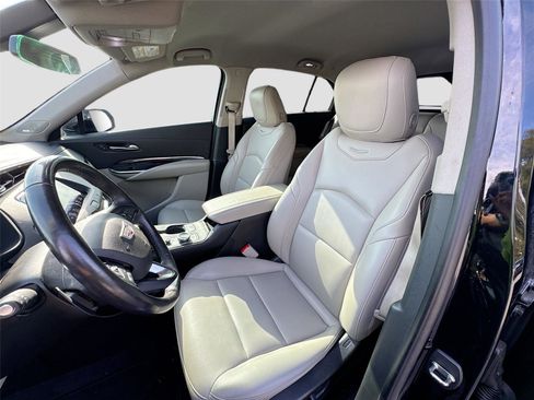 Used 2019 Cadillac XT4 Luxury w/ Cold Weather Package image 7