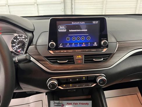 Used 2025 Nissan Altima 2.5 SV FWD image 38