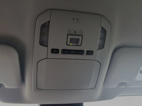 Used 2022 Toyota Highlander L FWD image 27