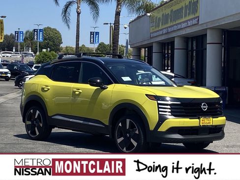 New 2025 Nissan Kicks SR image 1