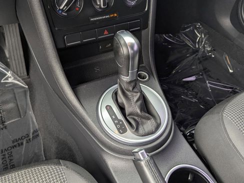 Used 2018 Volkswagen Beetle 2.0T S image 27