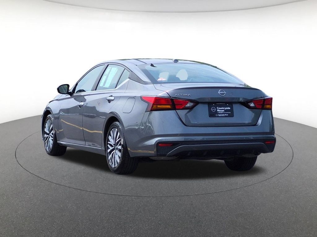 Used 2025 Nissan Altima 2.5 SV FWD image 7