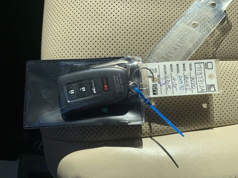 Used 2020 Lexus LX 570 4WD w/ 3rd Row & Luxury Pkg image 37