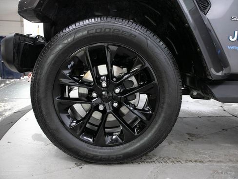 Used 2021 Jeep Wrangler Unlimited Sahara w/ Cold Weather Group AWD/4WD image 27