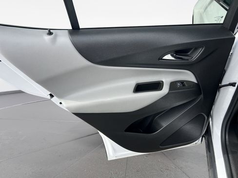 Used 2023 Chevrolet Equinox LT w/ Driver Convenience Package image 19