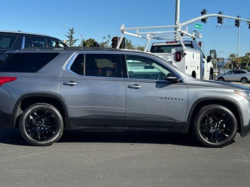 Used 2020 Chevrolet Traverse LT w/ LPO, Blackout Package image 4