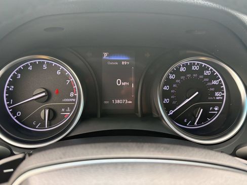 Used 2018 Toyota Camry SE FWD image 19