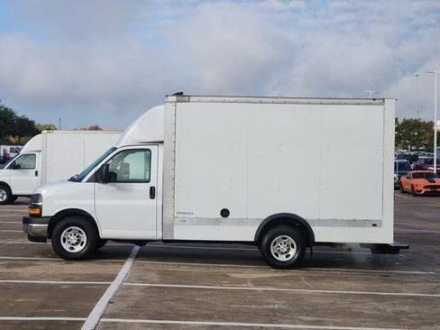 Used 2025 Chevrolet Express 3500 w/ Power Convenience Package image 11