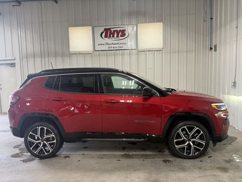 Used 2025 Jeep Compass Limited w/ Elite Group AWD/4WD image 2