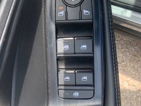 Used 2025 Nissan Rogue SV AWD/4WD image 11
