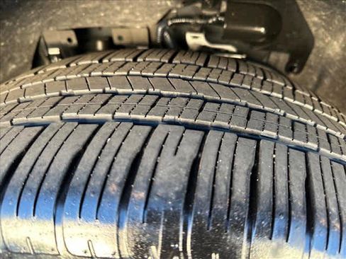 Used 2025 Nissan Rogue SV w/ SV Premium Package image 27